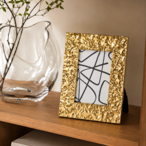 Porta Retrato Dourado Martelado 15x10 | Moldura Decorativa Luxo para Sala, Quarto e Escritório