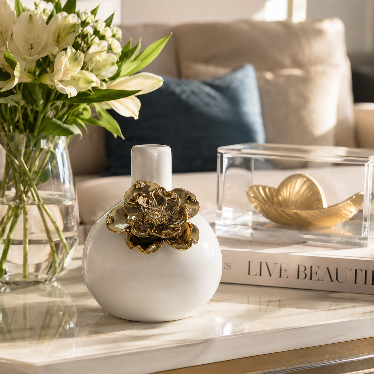 Vaso Decorativo Cerâmica Branca com Flor Dourada | Elegante e Sofisticado - Imagem 4
