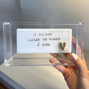 Caixa Decorativa em Acrílico Cristal "O Melhor Lugar do Mundo é Aqui" | 15x15x4 cm