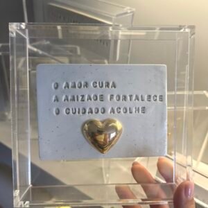 Caixa Decorativa em Acrílico Cristal e Cerâmica Artesanal | O Amor Cura