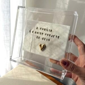 Caixa Decorativa Cristã em Acrílico Cristal | A Família é o Maior Projeto de Deus