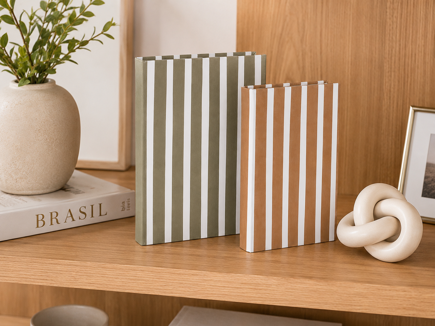 Kit Caixa Livro Decorativa Listrada em PU – Conjunto com 2 Peças Verde e Terracota - Imagem 2