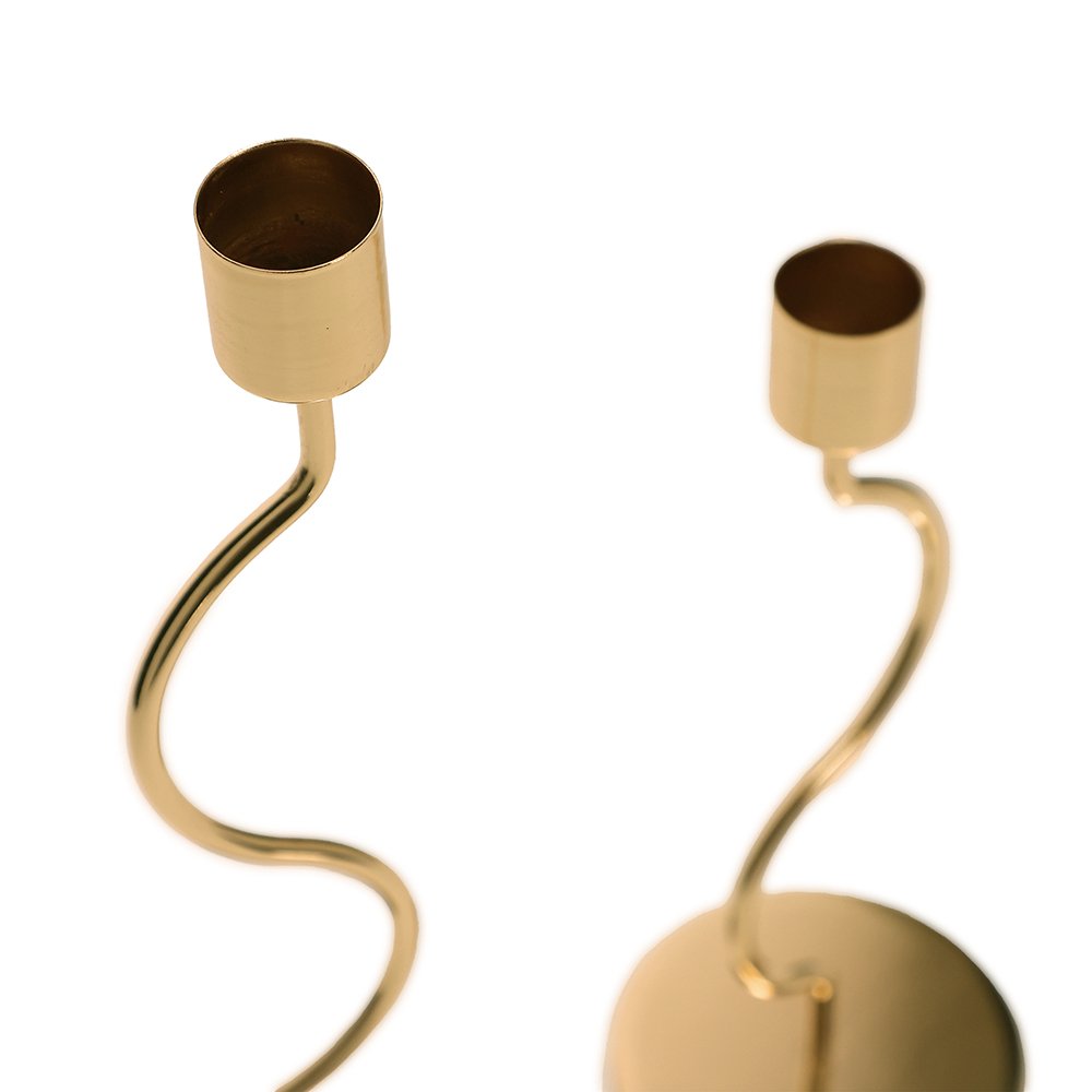 Castiçal Decorativo Ondulado em Metal Dourado – Kit com Tamanhos P e G - Imagem 4