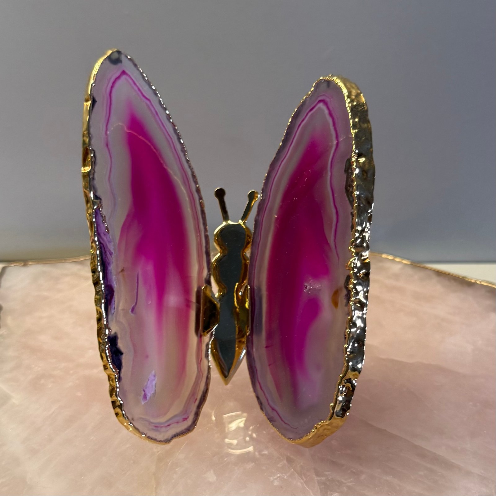 Borboleta Decorativa em Ágata rosa com Borda Dourada | 8 a 11 cm - Imagem 4
